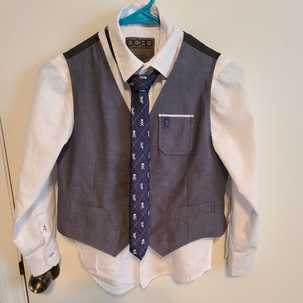 Big boys dress shirt, vest and skull tie.
